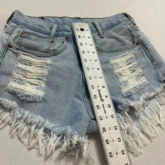 Levi’s Light Wash Destroyed Denim Shorts Size 28 See Measurements
